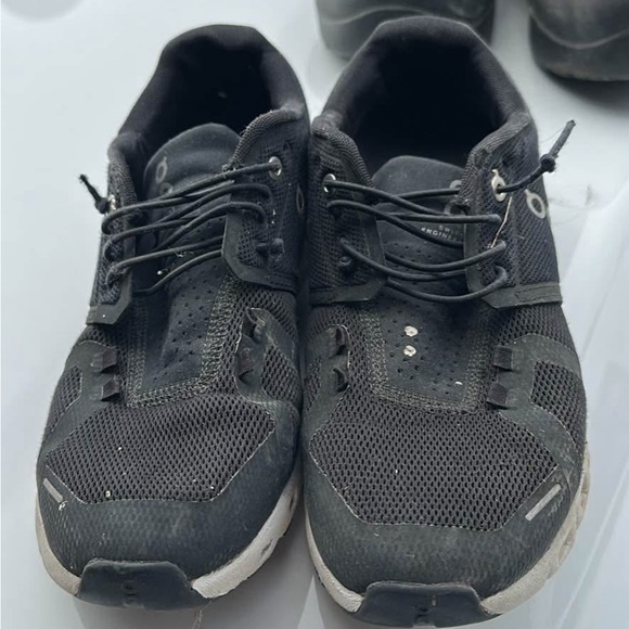 On Running Men's Charcoal Athletic Shoes - Picture 1 of 2